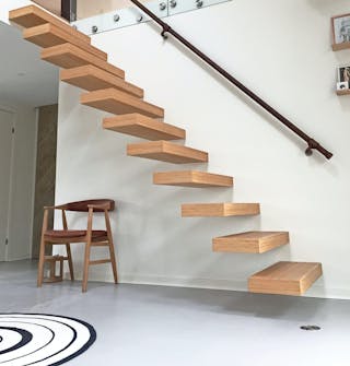 Svävande trappa: Här finns hål Svävande trappa: Här finns hål